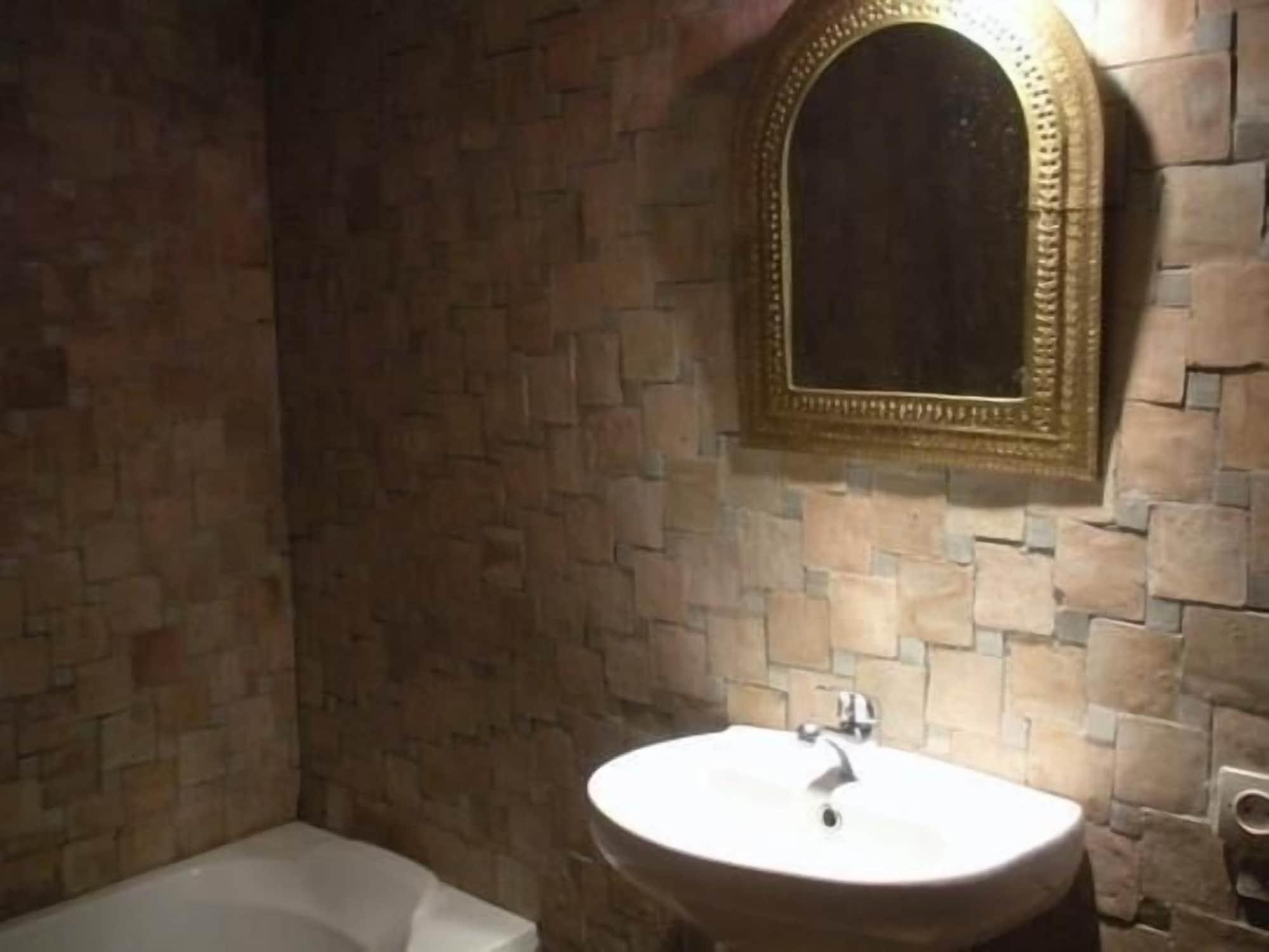 丹吉尔 阿鲁斯卡梅尔摩洛哥传统庭院旅馆酒店 外观 照片